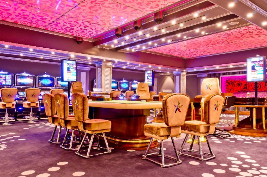 Savannah Hotel & Casino ปารามารีโบ ภายนอก รูปภาพ